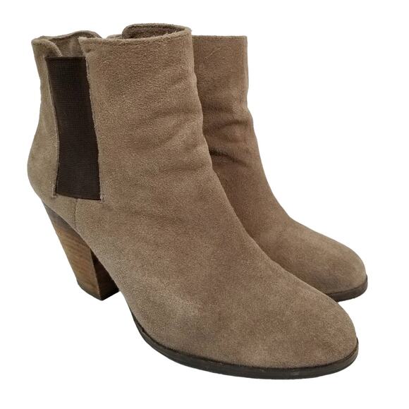 Vince Camuto Hessa Suede Stacked Heel Chelsea Boots Booties Taupe Tan Size 8.5 - Picture 1 of 9
